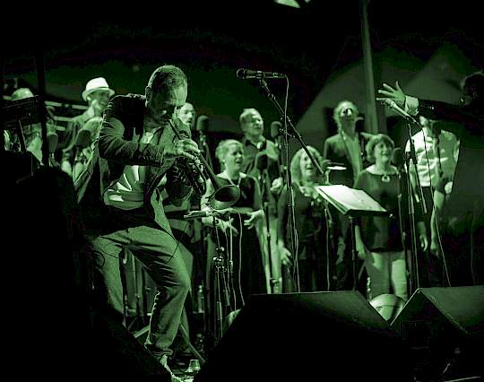 Joo Kraus und Freiburger Jazzchor